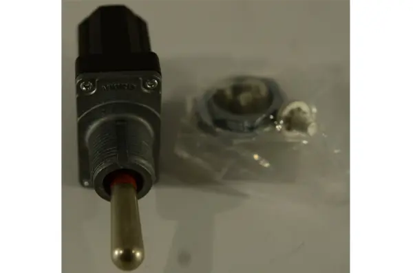 Toggle switch, (ON)-OFF, SPDT