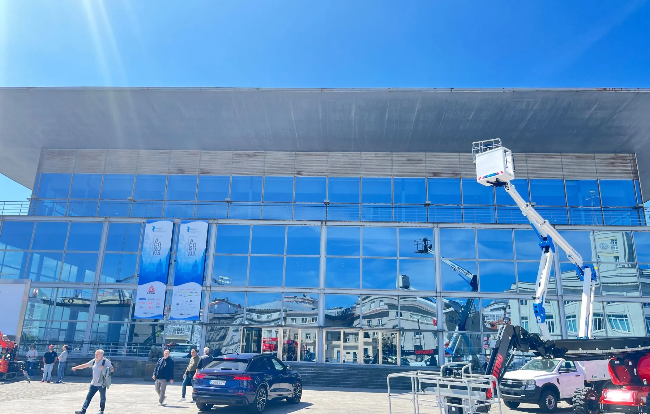 Exterior view of the ANAPAT event venue with aerial work platforms displayed outside.